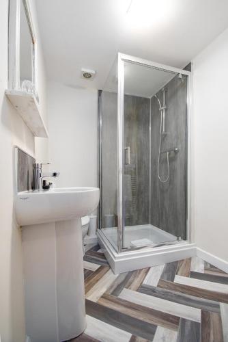 a bathroom with a shower and a sink at Y Branwen Restaurant & Rooms - Adult Only and Dog Friendly in Harlech