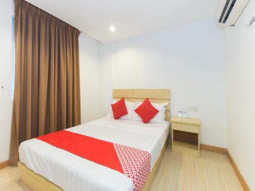Ένα ή περισσότερα κρεβάτια σε δωμάτιο στο Hotel O Shah Alam Near IDCC Convention Centre Formerly DD hotel