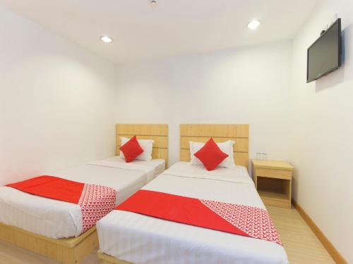 Ένα ή περισσότερα κρεβάτια σε δωμάτιο στο Hotel O Shah Alam Near IDCC Convention Centre Formerly DD hotel