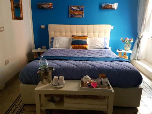 Una cama o camas en una habitación de Lesuite