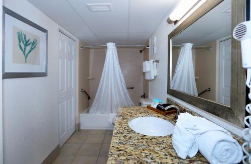 Atlantic Terrace by Capital Vacations tesisinde bir banyo