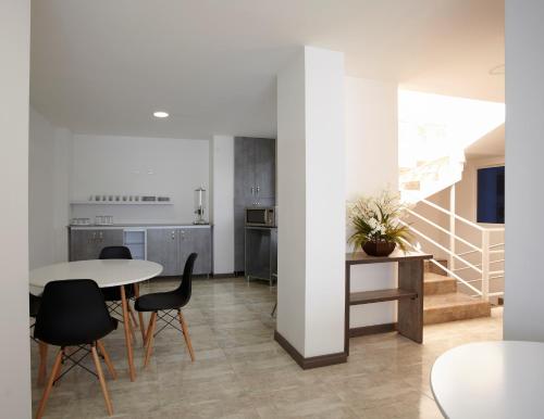 Kuchyň nebo kuchyňský kout v ubytování ARI Hotel
