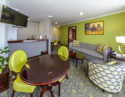 a living room with a couch and a table and chairs at Ritz Apart Hotel in La Paz