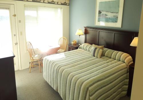 Llit o llits en una habitació de The Breakers Long Beach