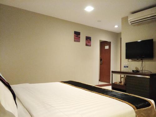 Televisyen dan/atau pusat hiburan di Kinabalu Daya Hotel