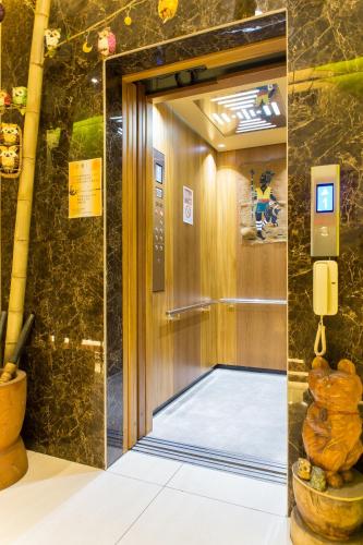 an elevator in a building with a door open at Yuan Su B&B in Yuchi