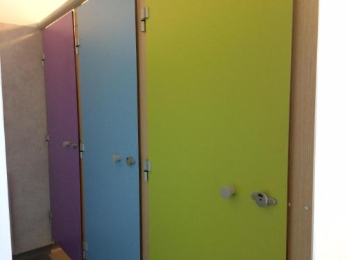 Vonios kambarys apgyvendinimo įstaigoje GITE DU FORAIL