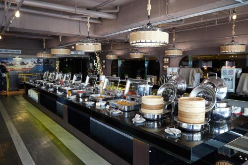 a buffet line with food on display in a restaurant at Fulidun Hotel Kenting in Hengchun