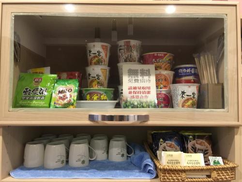 a cupboard filled with lots of different types of food at Duck's Home B&B in Jian