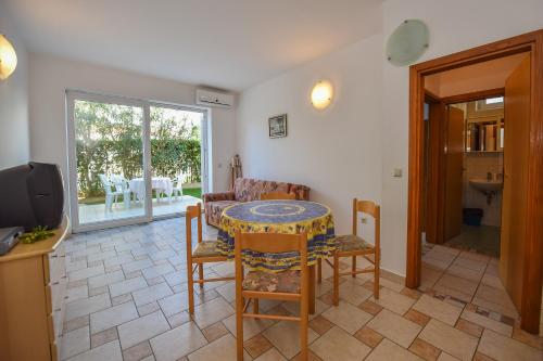 Gallery image of Apartments Luaniva 50m from the see in Novalja