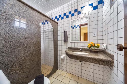 Kylpyhuone majoituspaikassa Hotel Fênix