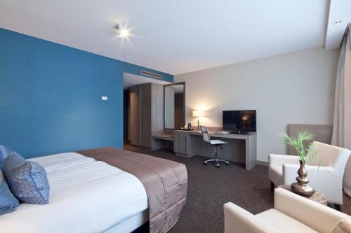 Postel nebo postele na pokoji v ubytování Hotel van der Valk Spier Dwingeloo