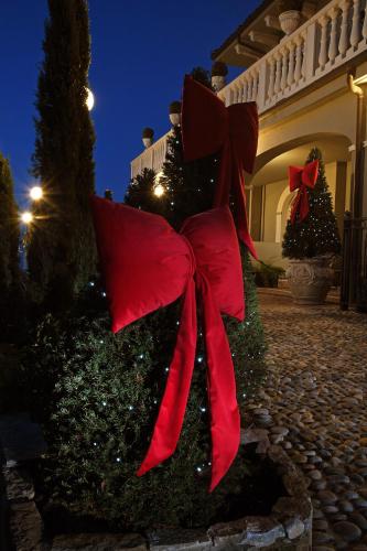 a christmas tree with a red bow on it at La Ribezza Boutique Hotel in Monforte dʼAlba