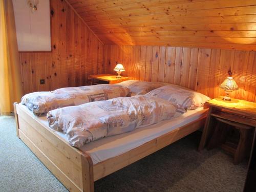 En eller flere senge i et værelse på Holiday home in Cachrov/Böhmerwald 35500