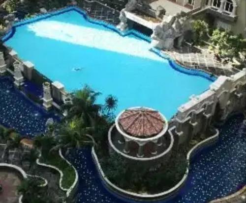 an overhead view of a swimming pool at a resort at Apartemen Mediterania Garden by Netty in Jakarta