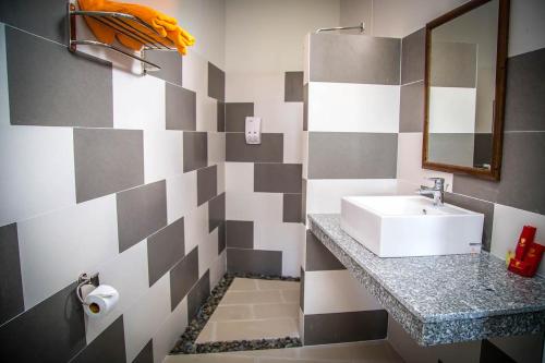 Phòng tắm tại Mui Ne Hills Villa Hotel