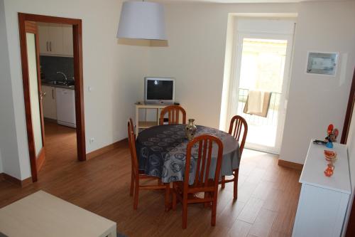 a kitchen and dining room with a table and chairs at A casa do meu Avô in Viana do Castelo