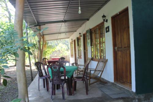 Patio nebo venkovní prostory v ubytování Wilpattu Holiday Home