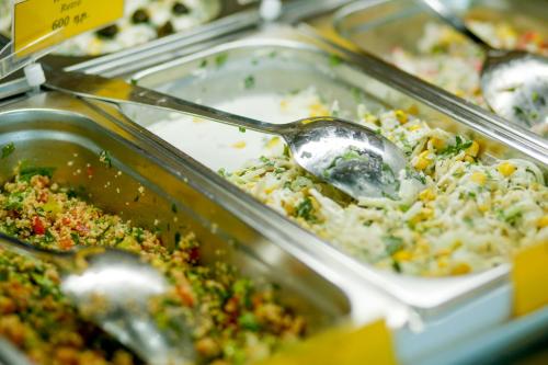 a tray of food with a spoon in it at Hotel Lider Complex in Vaykʼ