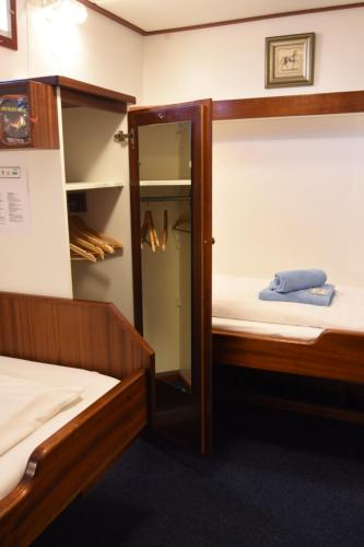 a room with two bunk beds and a mirror at MPS Flora in Amsterdam