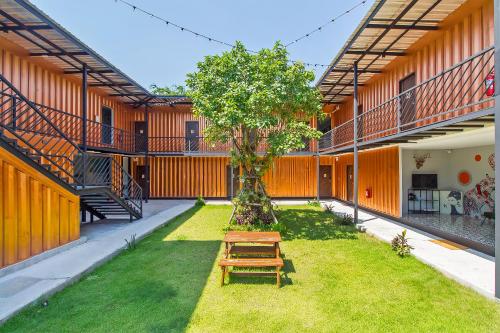 Jardín al aire libre en JN9 POSHTEL