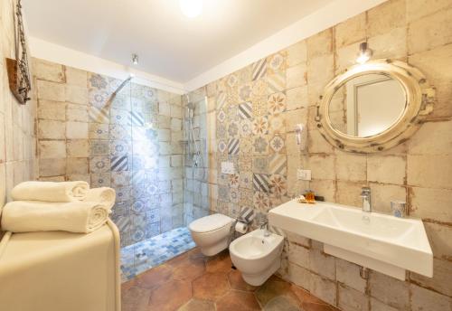 A bathroom at QuattroCuori Boutique Hotel & Spa