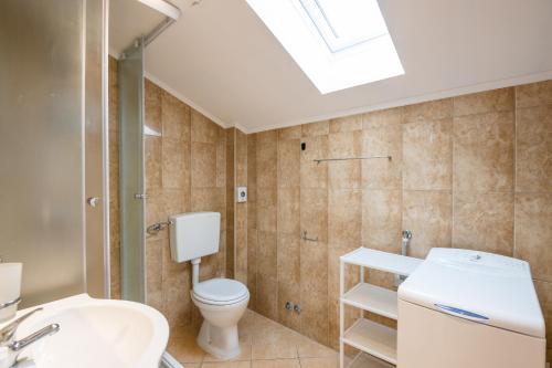 Un baño de Villa Voinic