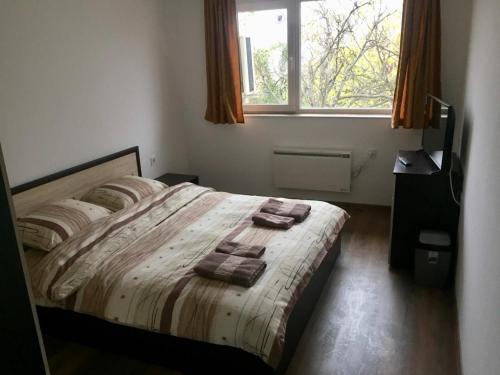 A bed or beds in a room at Dunav Apart