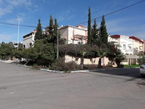 an empty parking lot in front of a building at Etablissement moderne in Safi