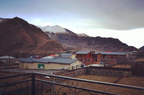 Gallery image of Ia's Guest House in Stepantsminda