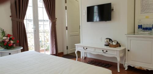 Televisyen dan/atau pusat hiburan di Carita Hotel