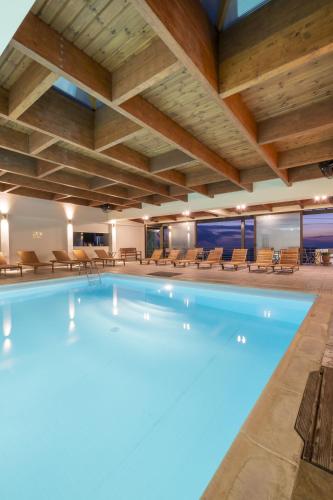 Bazén v ubytování Anemolia Mountain Resort nebo v jeho okolí