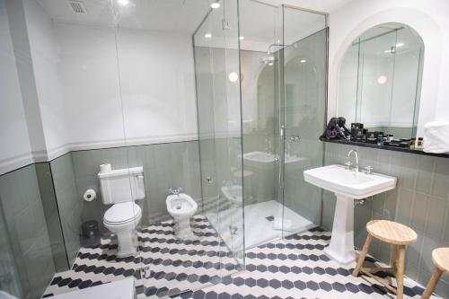 A bathroom at Soho Boutique Congreso