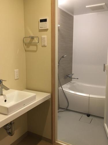 Un baño de Hotel & Restaurant On the Beach Lue