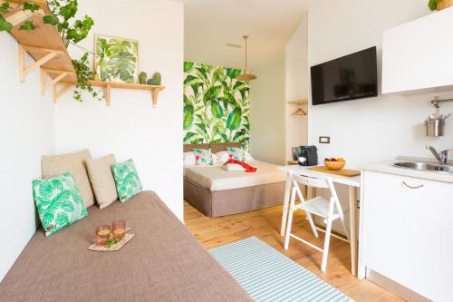 Duomo Views, Light, Jungle-inspired Studio with Terrace