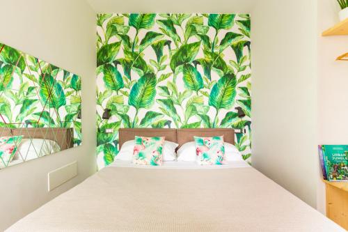 Duomo Views, Light, Jungle-inspired Studio with Terrace