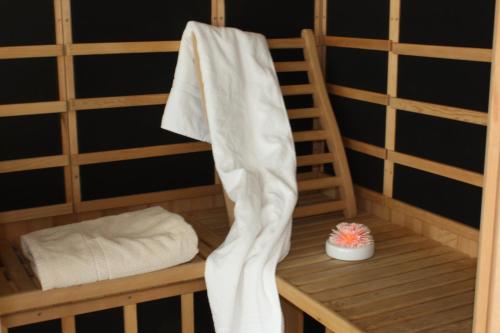 a room with a chair with a towel on it at Chambres d'Hotes Spa Château d'Omiécourt in Omiécourt