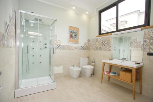 a bathroom with a shower and a toilet and a sink at Hotel Piazza Marconi in Cassino