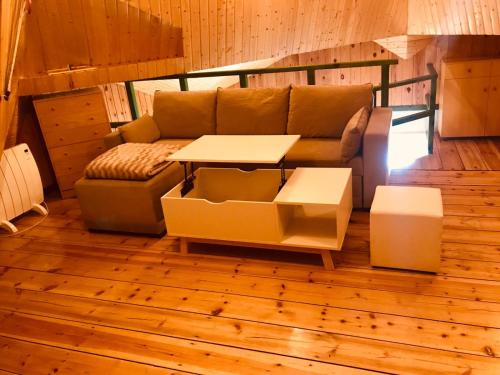 a living room with a couch and a table at Triplex Sierra Nevada in Sierra Nevada