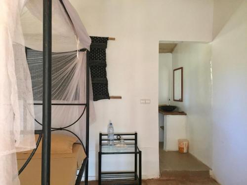 a bedroom with a bunk bed and a table at Gîte du Lac in Niaga