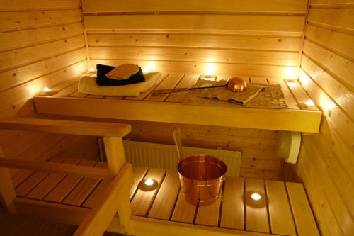 a sauna with a hat and a bucket in it at Golden Lakes Village Ardennes in Boussu-lez-Walcourt