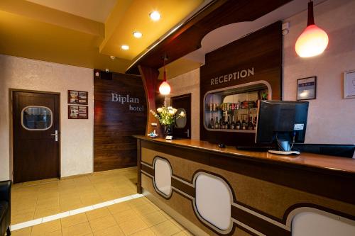 a hotel lobby with a bar with a television at Biplan Hotel in Daugavpils