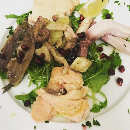 a white plate with a salad with meat and vegetables at Il Pozzo Country House in Collescipoli