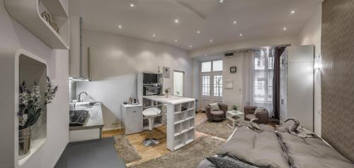 Kuchyňa alebo kuchynka v ubytovaní Diamond Apartman