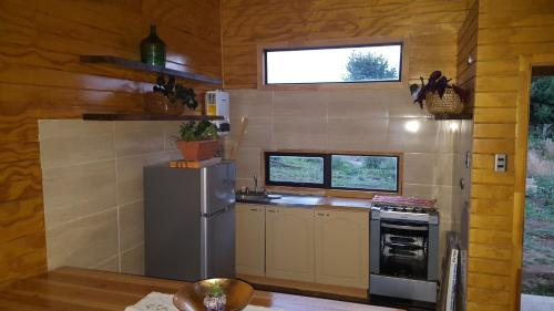 Kuhinja oz. manjša kuhinja v nastanitvi Cabaña Quiquel, Dalcahue, Chiloe