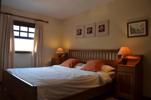 A bed or beds in a room at Finca Los Castaños