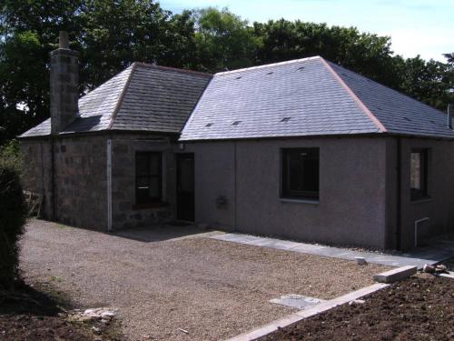Fotografie z fotogalerie ubytování Berryhill Cottage - 3 bedroom 2 bathroom self-catering - sleeps 6 - Private off-road parking - Yard & Shed - Suit Contractors - Peterhead 1 mile - Newly Refurbished - Underfloor Heating - Drying Room - Golf Driving Range - Cafe - Extensive Footpaths v destinaci Peterhead