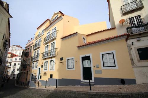 Alfama Right Point