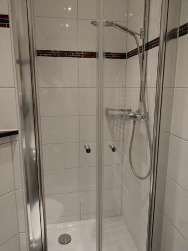 Bilik mandi di Lord Nelson Apartment 13