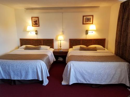 Ένα ή περισσότερα κρεβάτια σε δωμάτιο στο Sleep For Less Motel